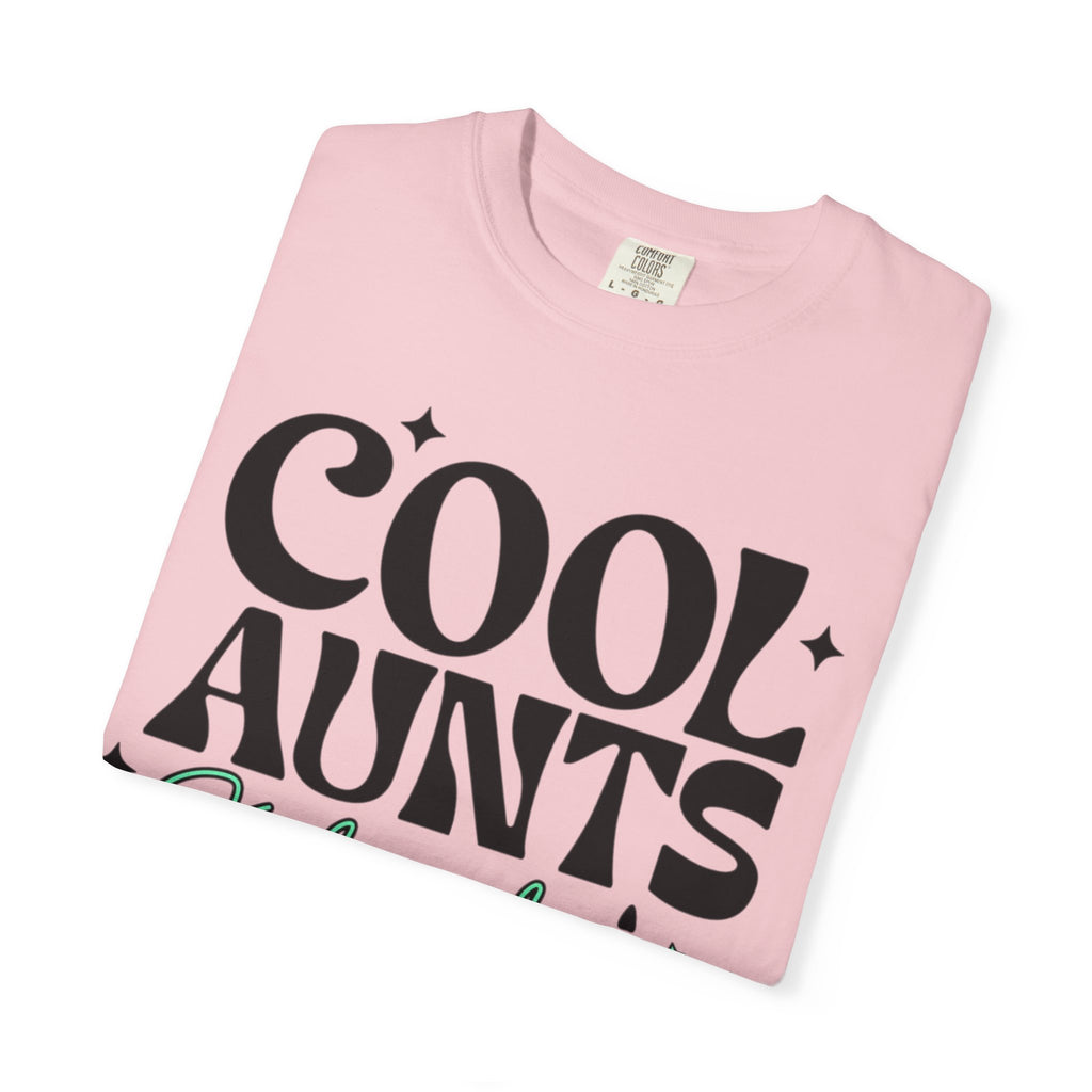 Cool Aunts Club T‑Shirt — Retro Script & Skeleton Hand Design