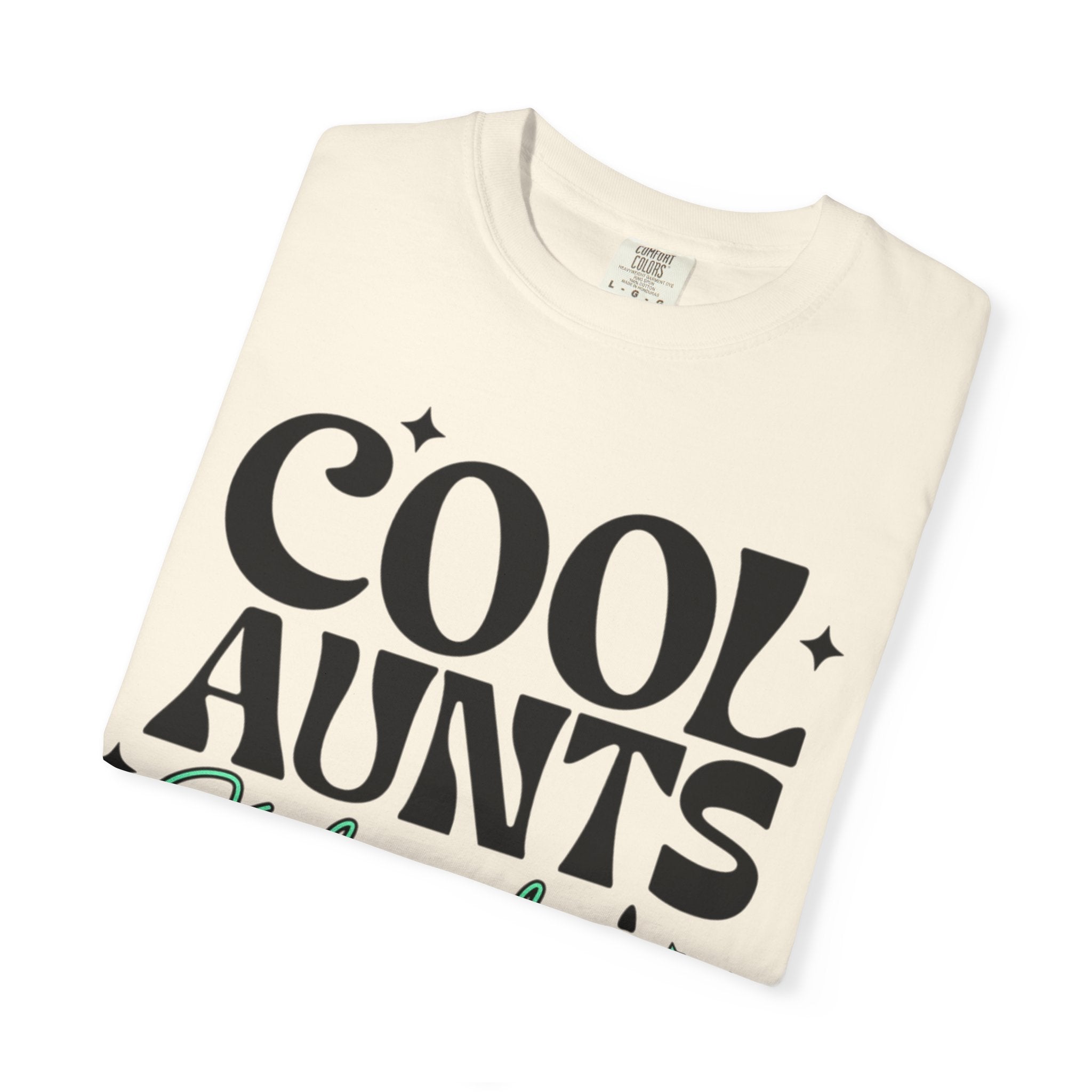 Cool Aunts Club T‑Shirt — Retro Script & Skeleton Hand Design