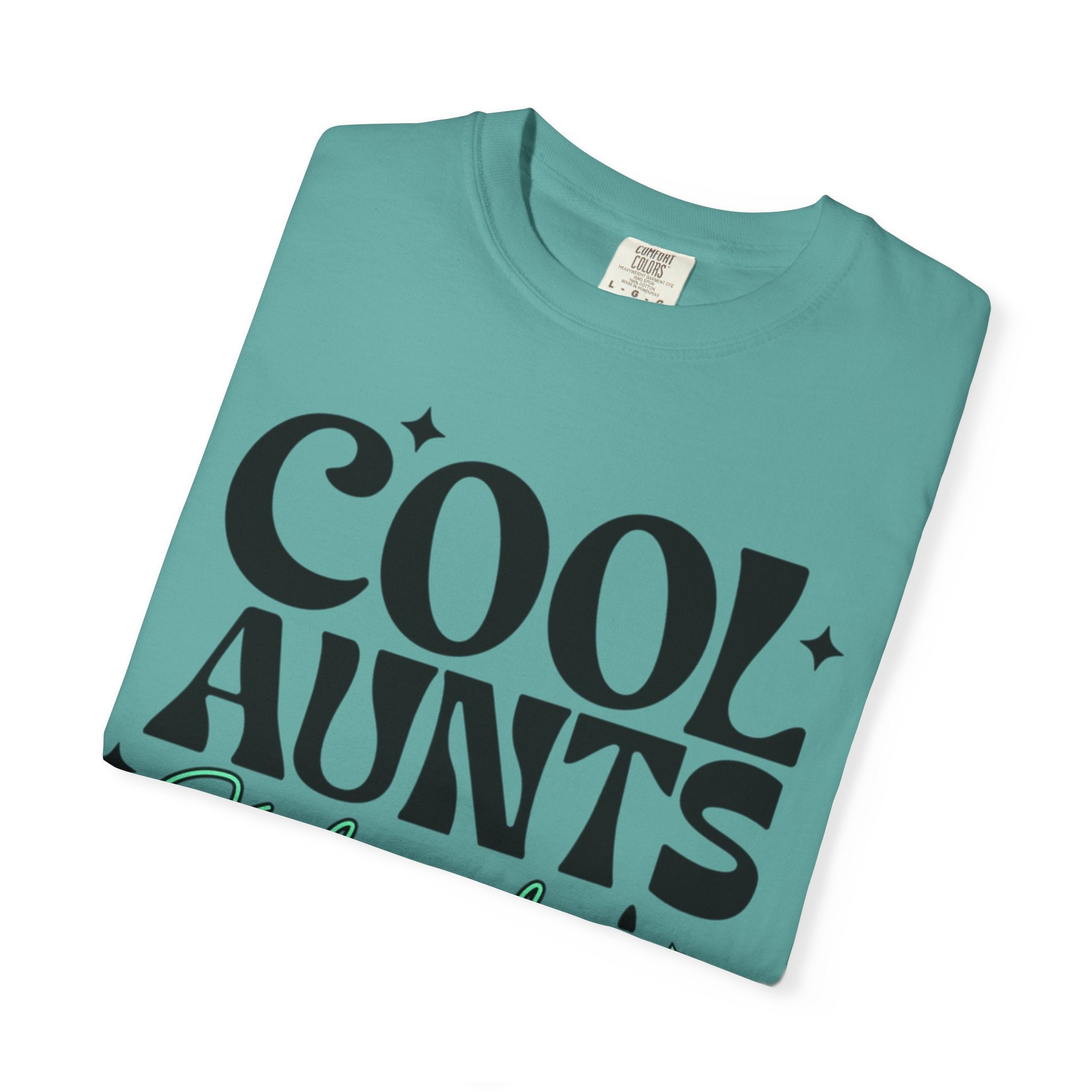 Cool Aunts Club T‑Shirt — Retro Script & Skeleton Hand Design