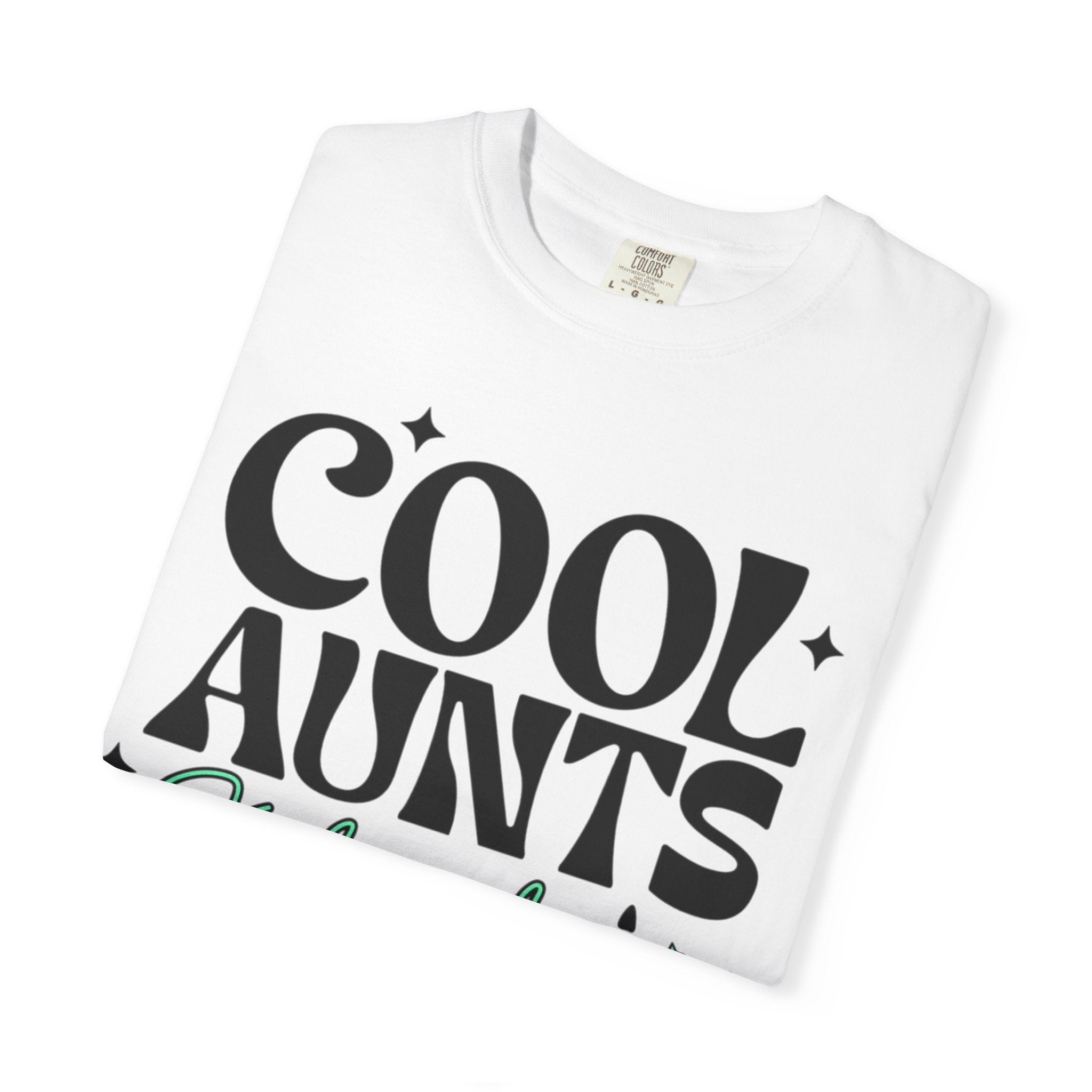 Cool Aunts Club T‑Shirt — Retro Script & Skeleton Hand Design